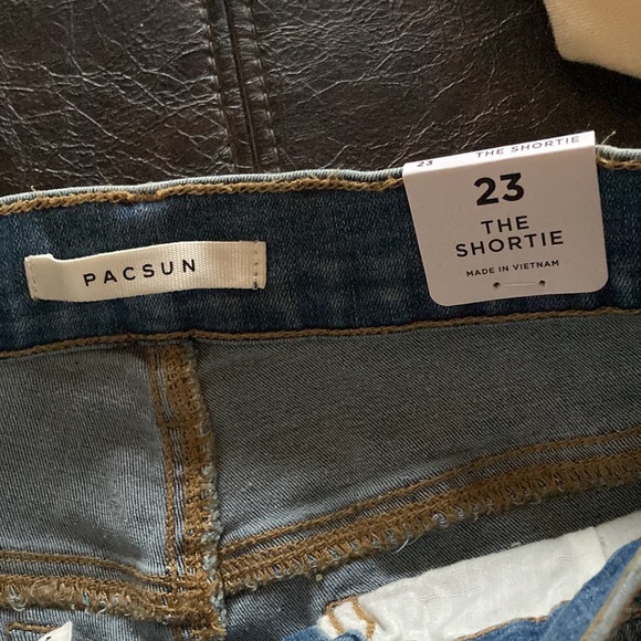 PacSun “the shortie” shorts size 23 never have been worn! - Picture 3 of 4